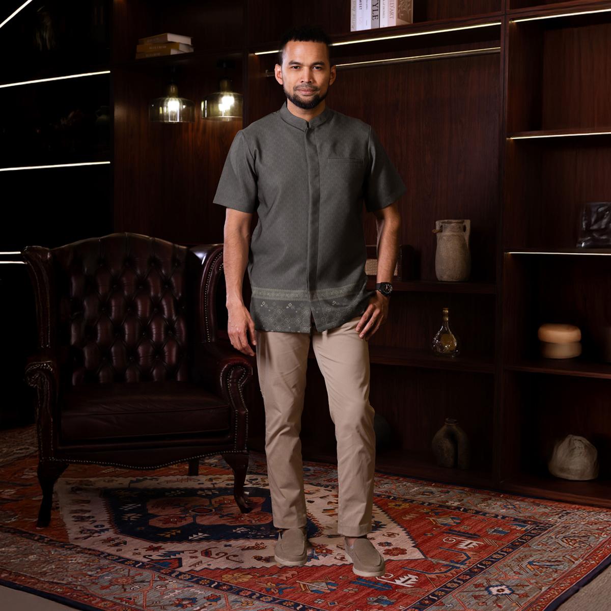 Raya Collection - Gerai Hawa Shayyan Kemeja Pria Baju Koko Exclusive Motif Metamorphose lengan pendek dengan kantong bobok - Light's Embrace Edition - Bayti Serenity