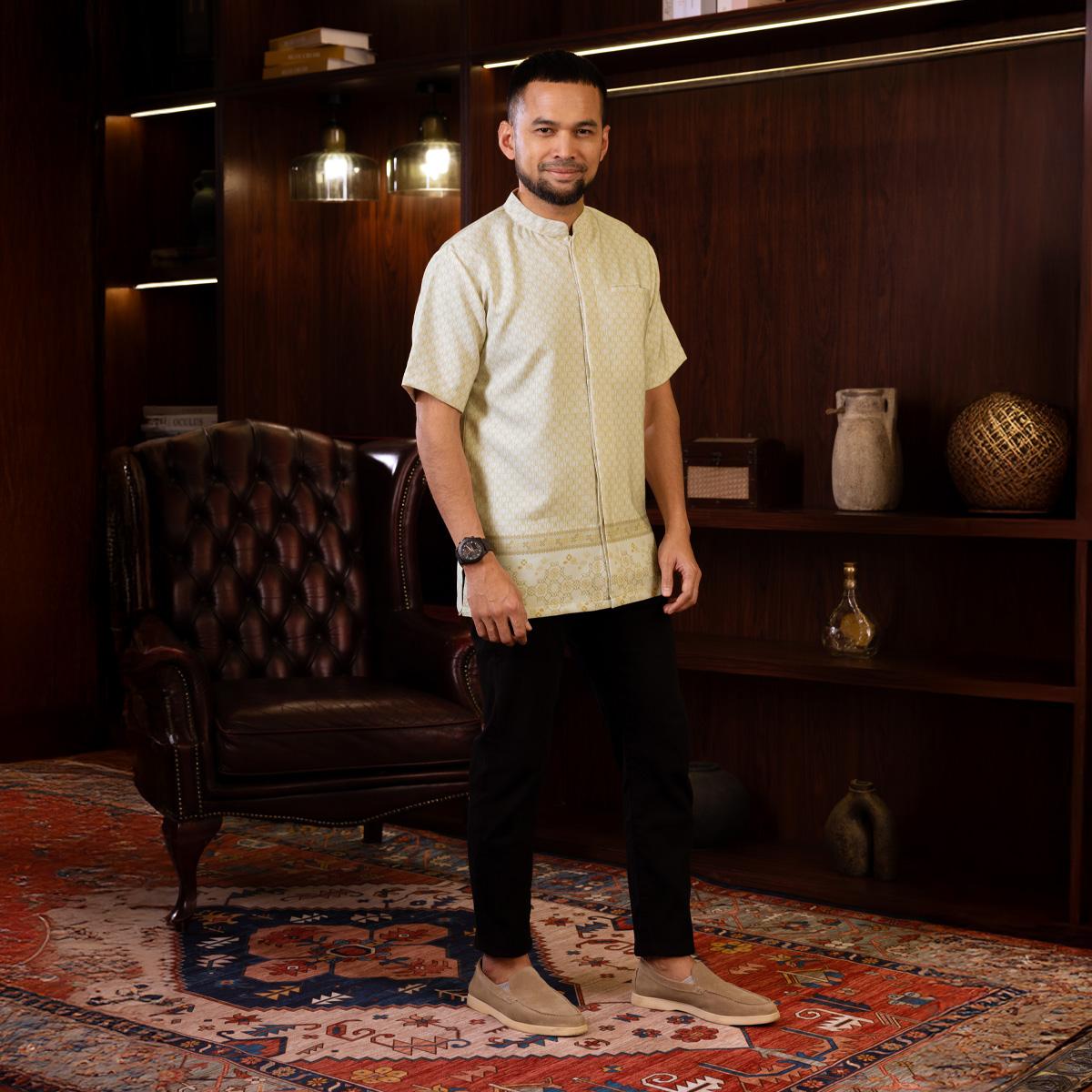 Raya Collection - Gerai Hawa Shayyan Kemeja Pria Baju Koko Exclusive Motif Metamorphose lengan pendek dengan kantong bobok - Light's Embrace Edition - Bayti Serenity