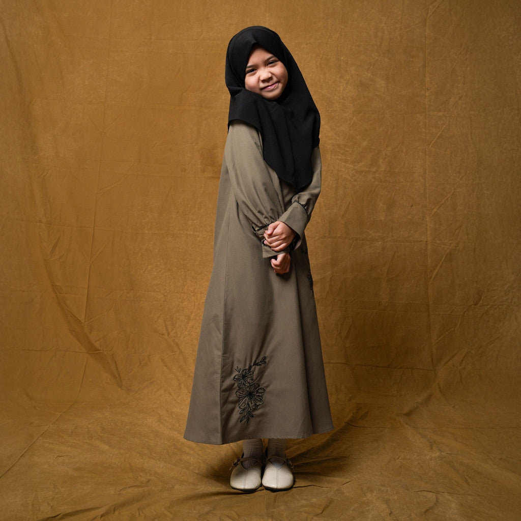 Raya Collection - Gerai Hawa -  Family Set 6 - Dayana Gamis Dress Abaya Anak - Bayti Serenity - Silent Bloom Edition